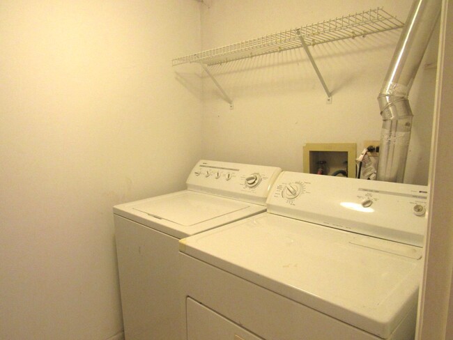 Building Photo - 112 Sarahs Grove Ln