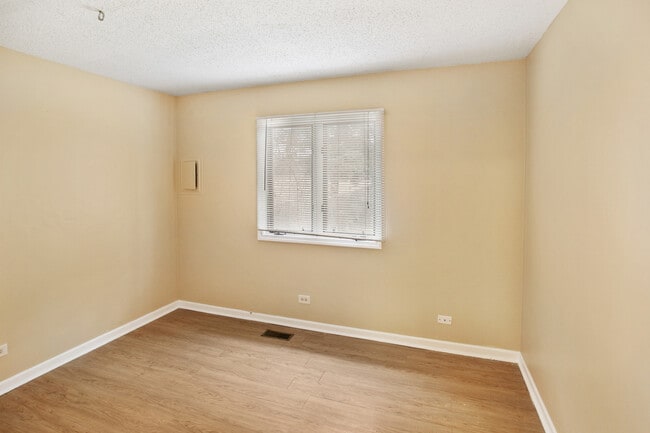 Building Photo - 3382 Fox Hill Rd