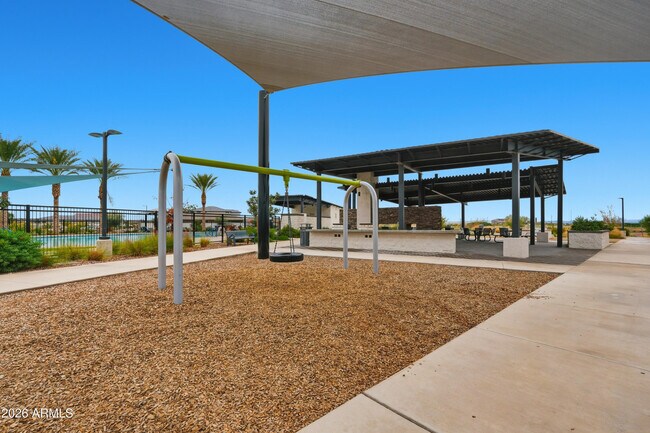 Building Photo - 932 W Macaw Dr