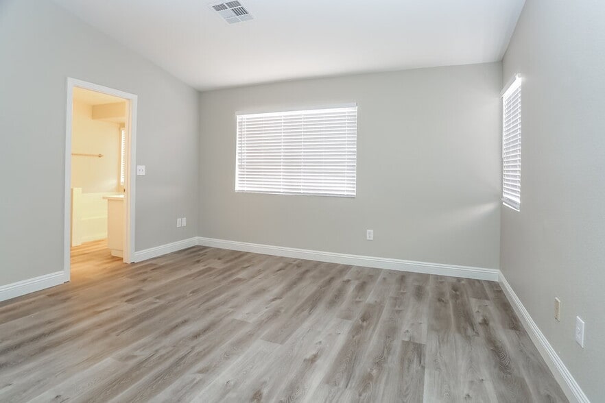 Building Photo - 3705 Iverson Ln