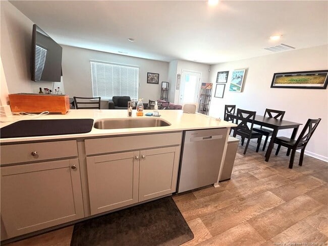 Building Photo - 106 Red Maple St