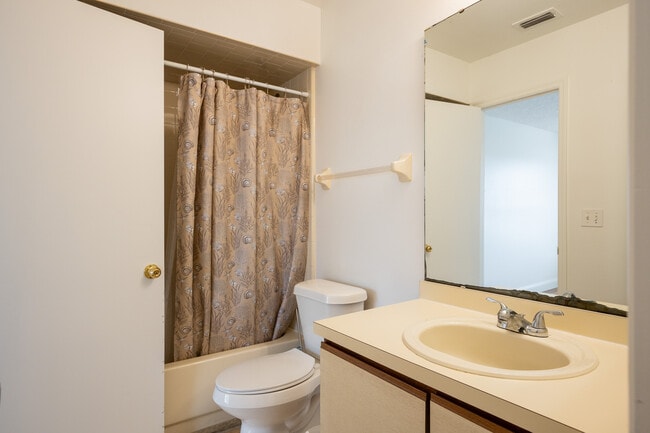 Building Photo - 159 Ivy Ln