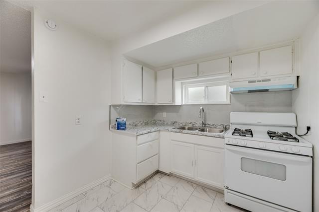 Building Photo - 506 N Elm St