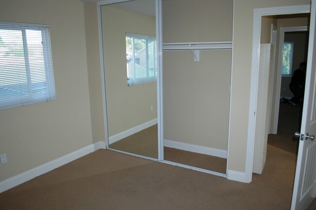 Building Photo - 951 W Summerland Ave