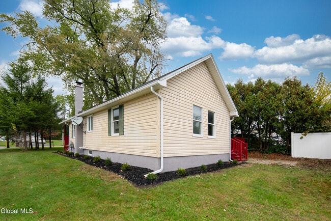 Building Photo - 644 Delaware Ave