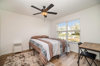 Building Photo - Comfortable & cozy Charlotte Townhouse 10 min from uptown