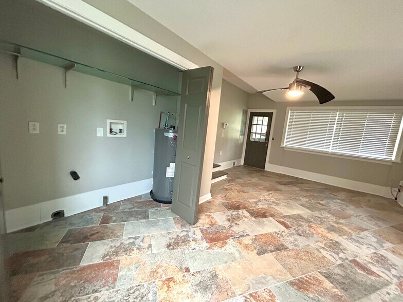 Building Photo - 247 Graeme Dr