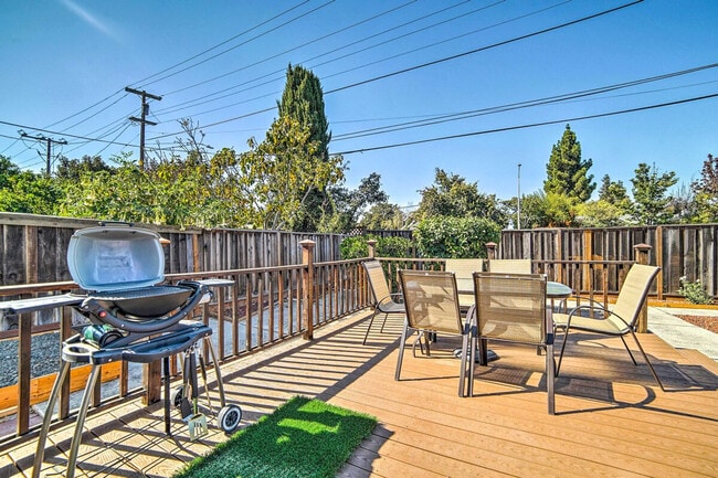 Building Photo - 2475 Armstrong Pl