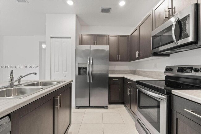 Building Photo - 2668 SE 19th St