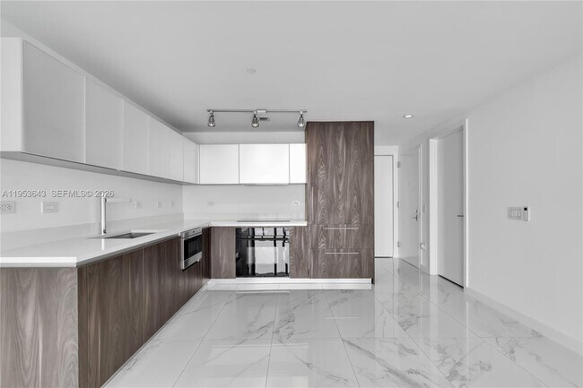 Building Photo - 3131 NE 7th Ave