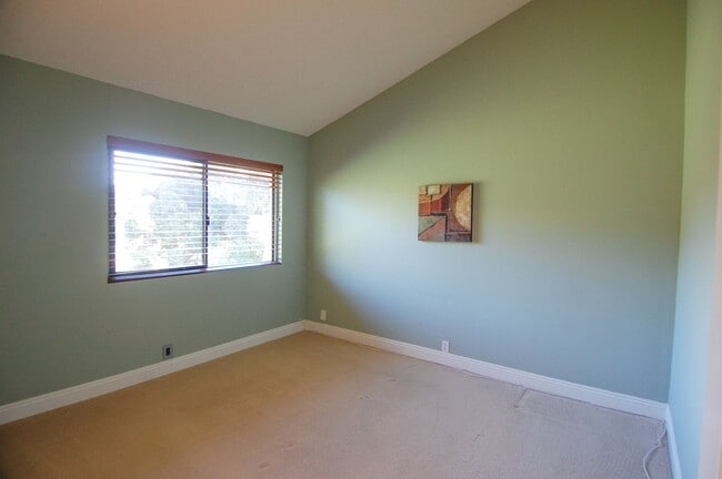 Building Photo - 2 Bedroom Condo in Presidential Heights 1 with Private back patio!!