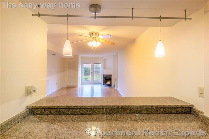 Building Photo - 345 Franklin St