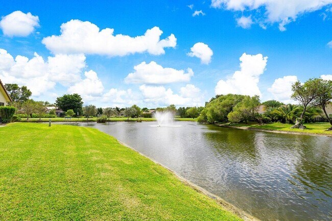 Building Photo - 10325 Hidden Springs Ct