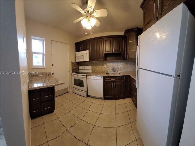 Building Photo - 7430 Miami Lakes Dr