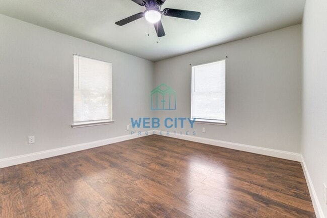Building Photo - 4218 Carpenter Ave