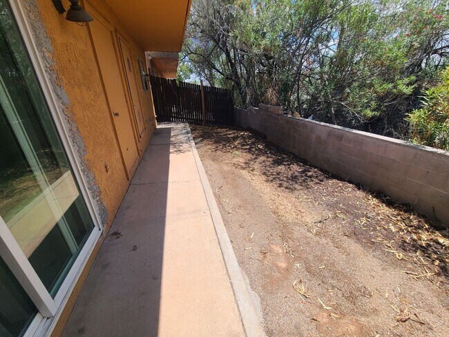 Building Photo - 2831 N Estrella Ave