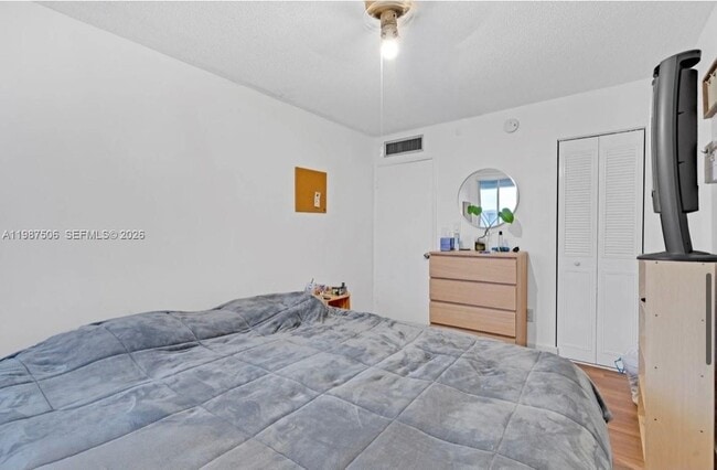 Building Photo - 9240 Fontainebleau Blvd