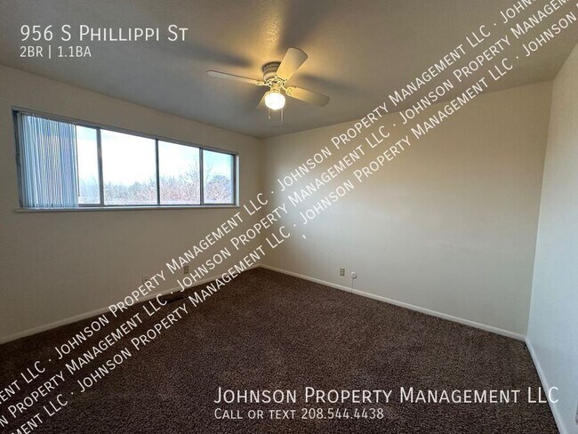 Building Photo - 956 S Phillippi St