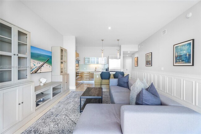 Primary Photo - 2020 N Bayshore Dr