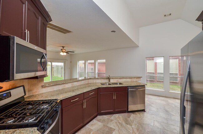 Building Photo - 139 Skycrest Dr