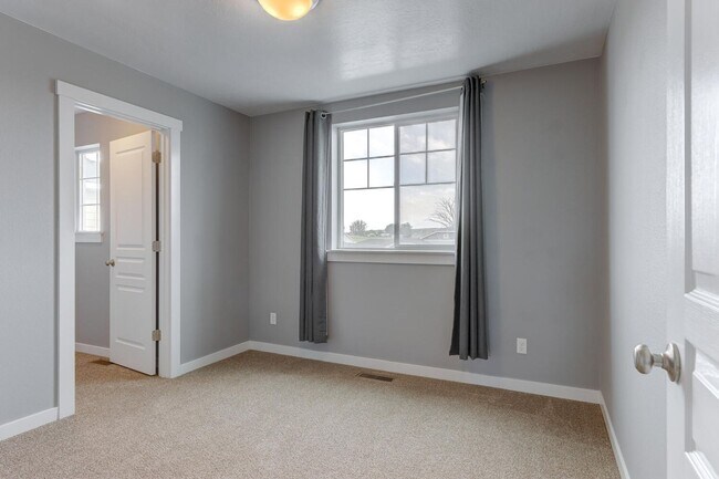 Building Photo - 4 Bed/2.5 Home In Kuna! - Pets Welcome!
