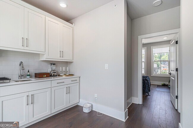 Building Photo - 574 Boulevard Pl NE