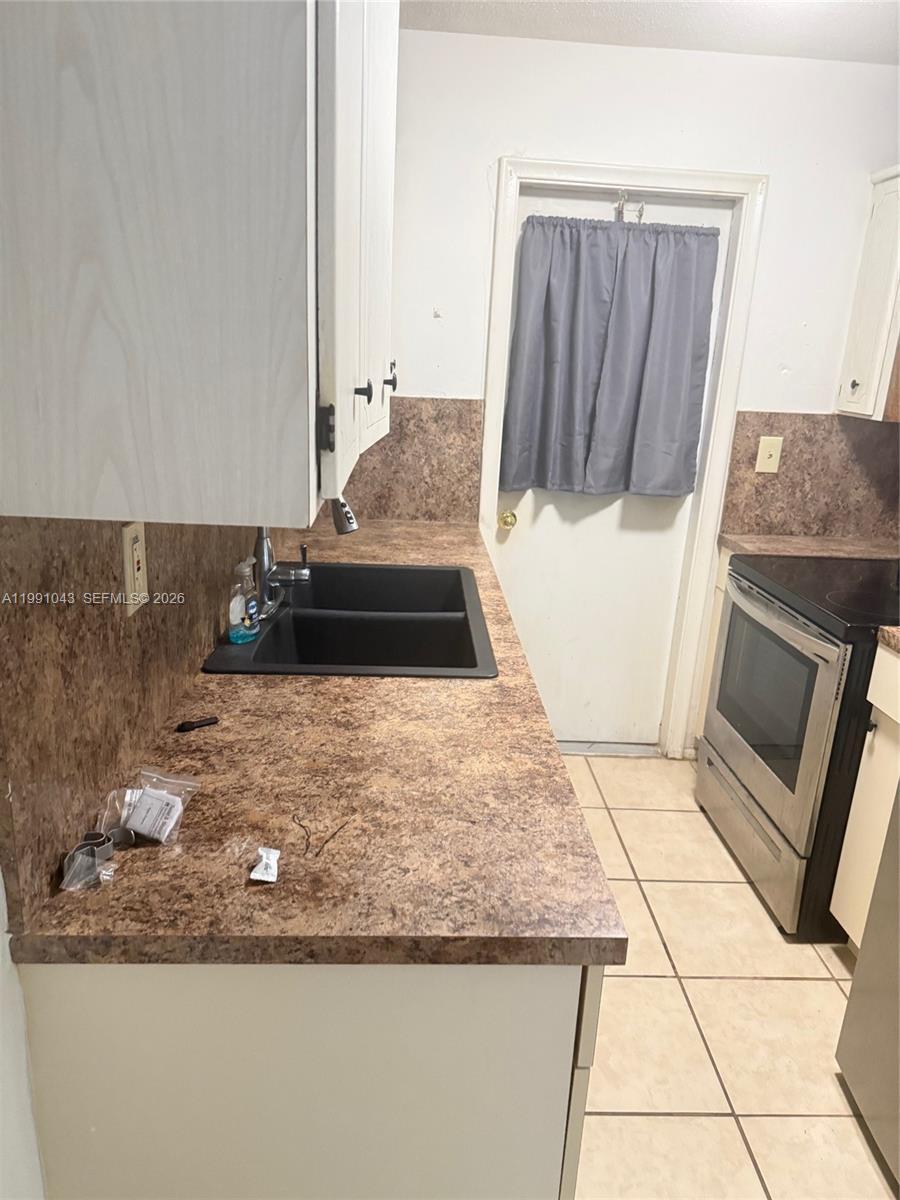 Building Photo - 1231 NW 19th Ct