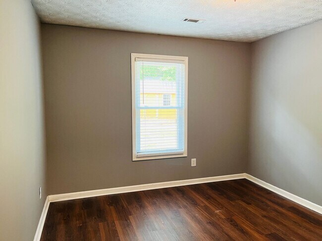 Building Photo - Wow! Renovated 3 bedroom 2 bath home in Ca...