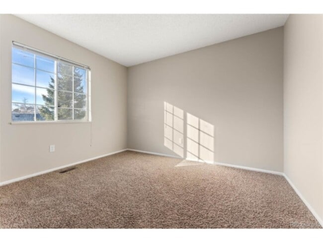 Building Photo - 7073 S Elm St