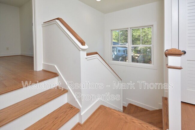 Building Photo - 2314 Stroller Ave