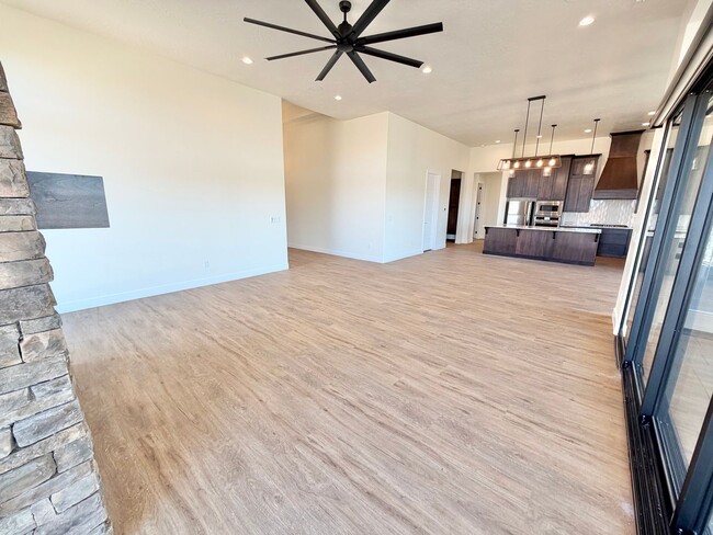 Building Photo - Beautiful Single-Level Home with Trail Access & Stunning Views!!! Pet Friendly!