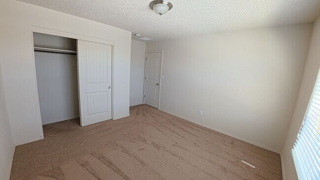Building Photo - 17 Parador Ct