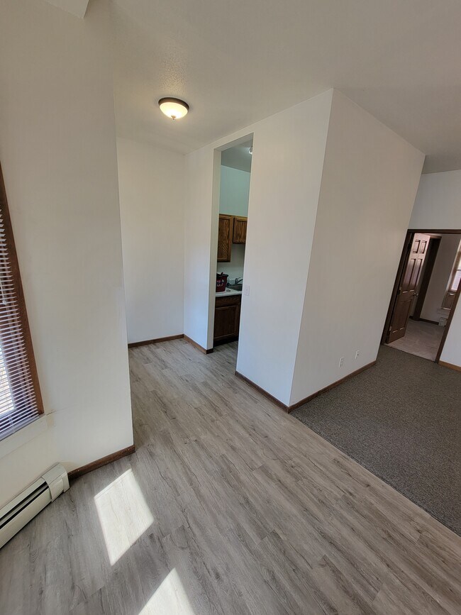 Primary Photo - 1337 Main St