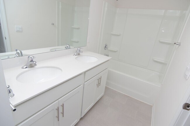 Building Photo - 116 Leslie Silver Dr