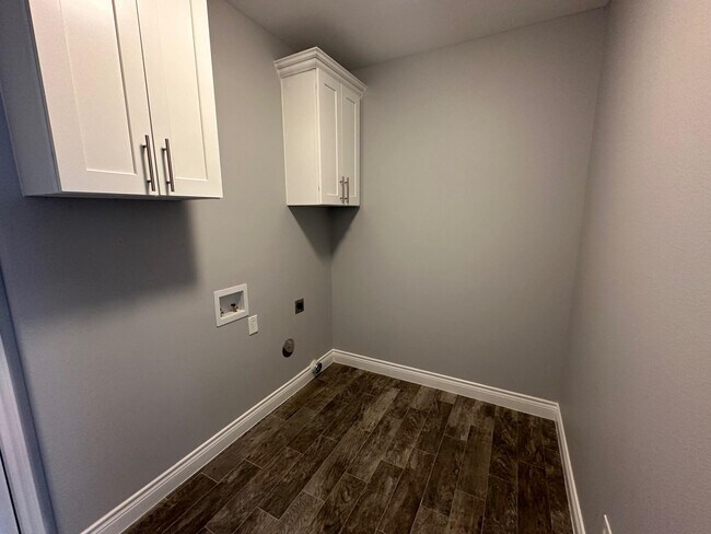 Building Photo - 523 Canyon Creek Dr
