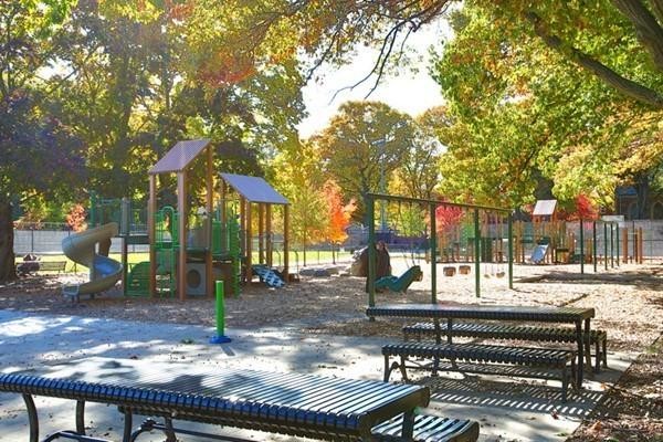 Building Photo - 1805 Beacon St