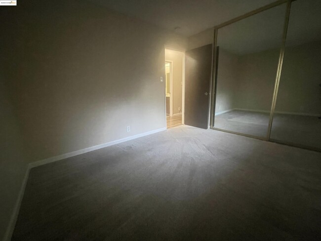 Building Photo - 2400 Sunny Ln