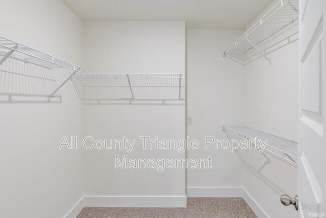 Building Photo - 6943 Doddridge Ln