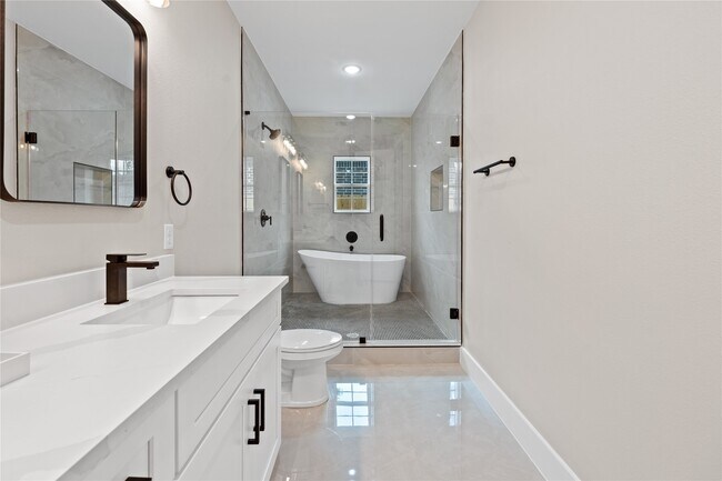 Building Photo - 2614 Piemonte Ave