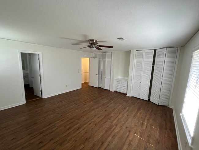 Building Photo - 1375 Riverwood Dr