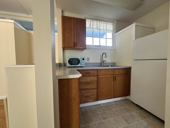 Building Photo - 795 E College St