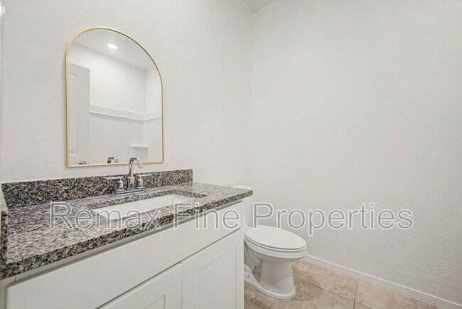 Building Photo - 1566 E Fletcher Dr