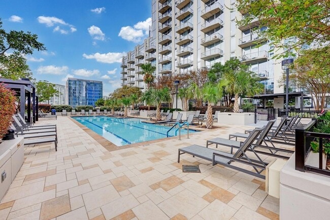 Building Photo - 360 Nueces St