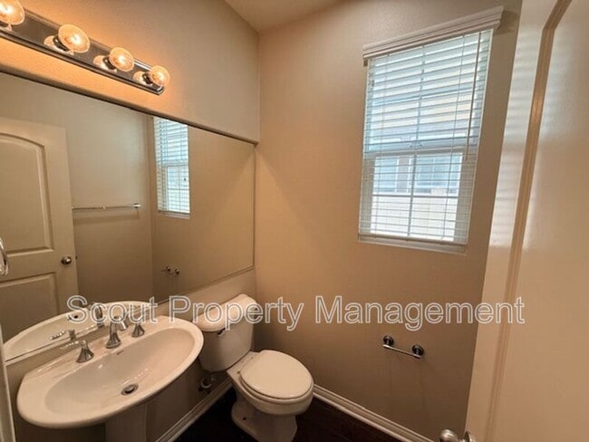 Building Photo - 31875 Domenoe Way