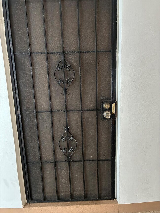 Building Photo - 2970 NE 16th Ave