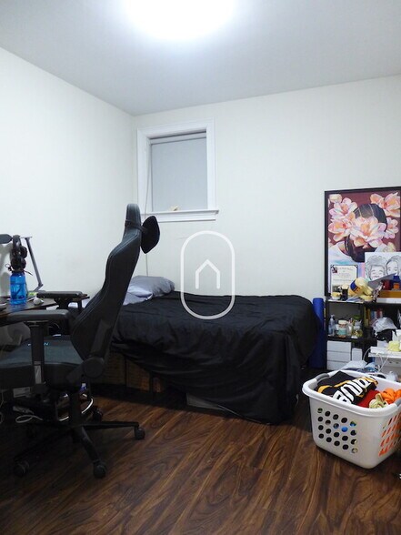 Building Photo - 1884 Washington St