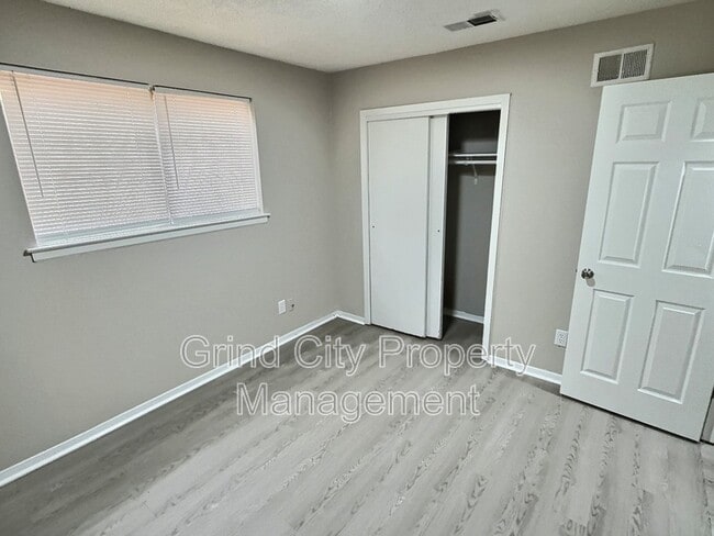 Building Photo - 915 Pope St