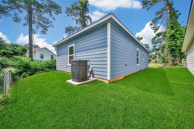 Building Photo - 16713 E Ivanhoe St