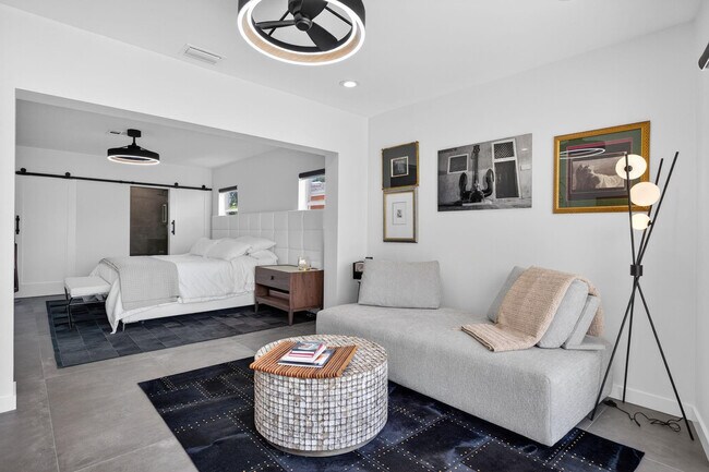 Building Photo - 2720 NE 59th St