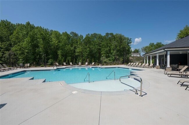 Building Photo - 345 Timberland Ave